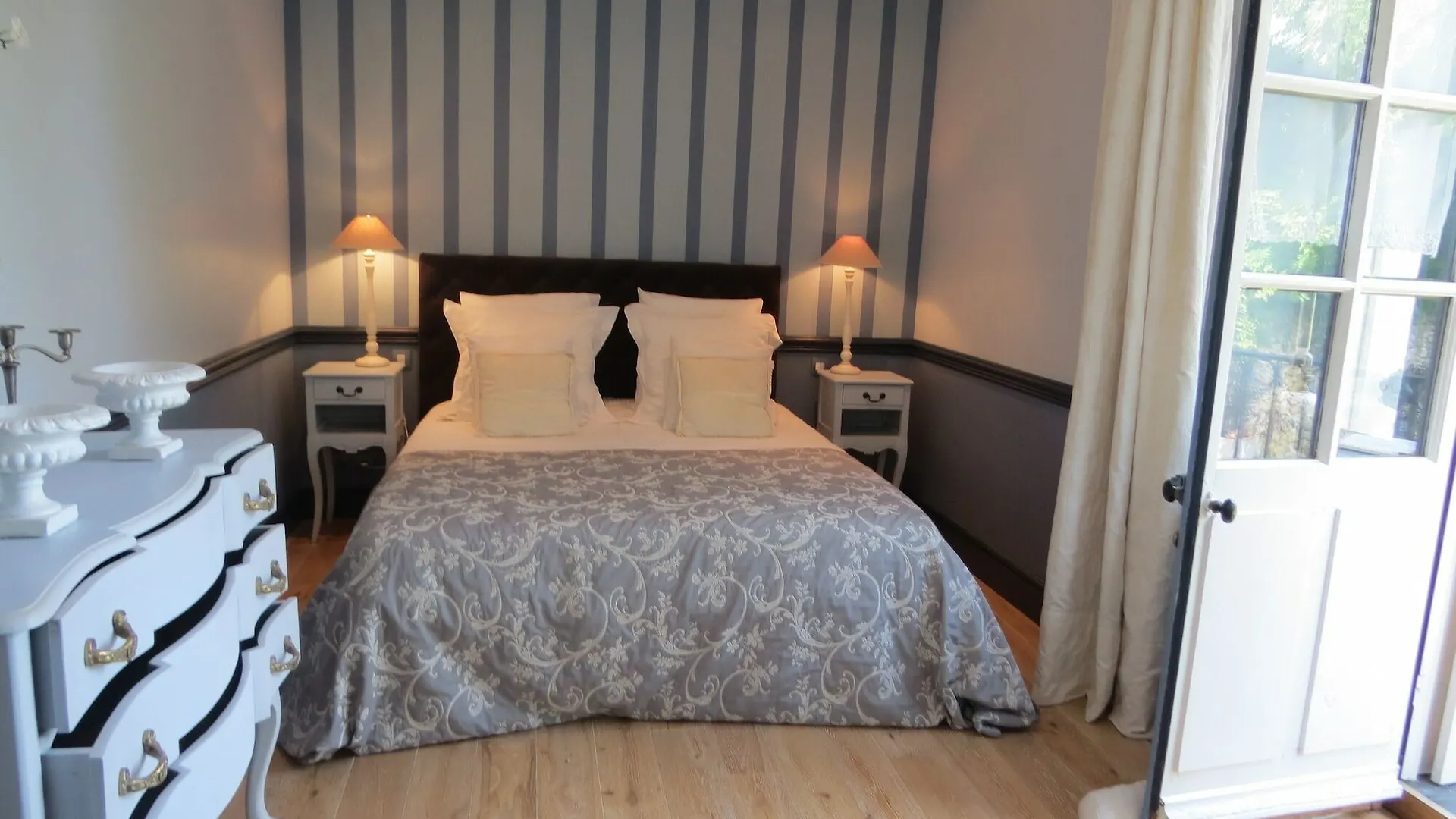 Demeure D'Hotes L'Hermitage Mouxy Bed & Breakfast